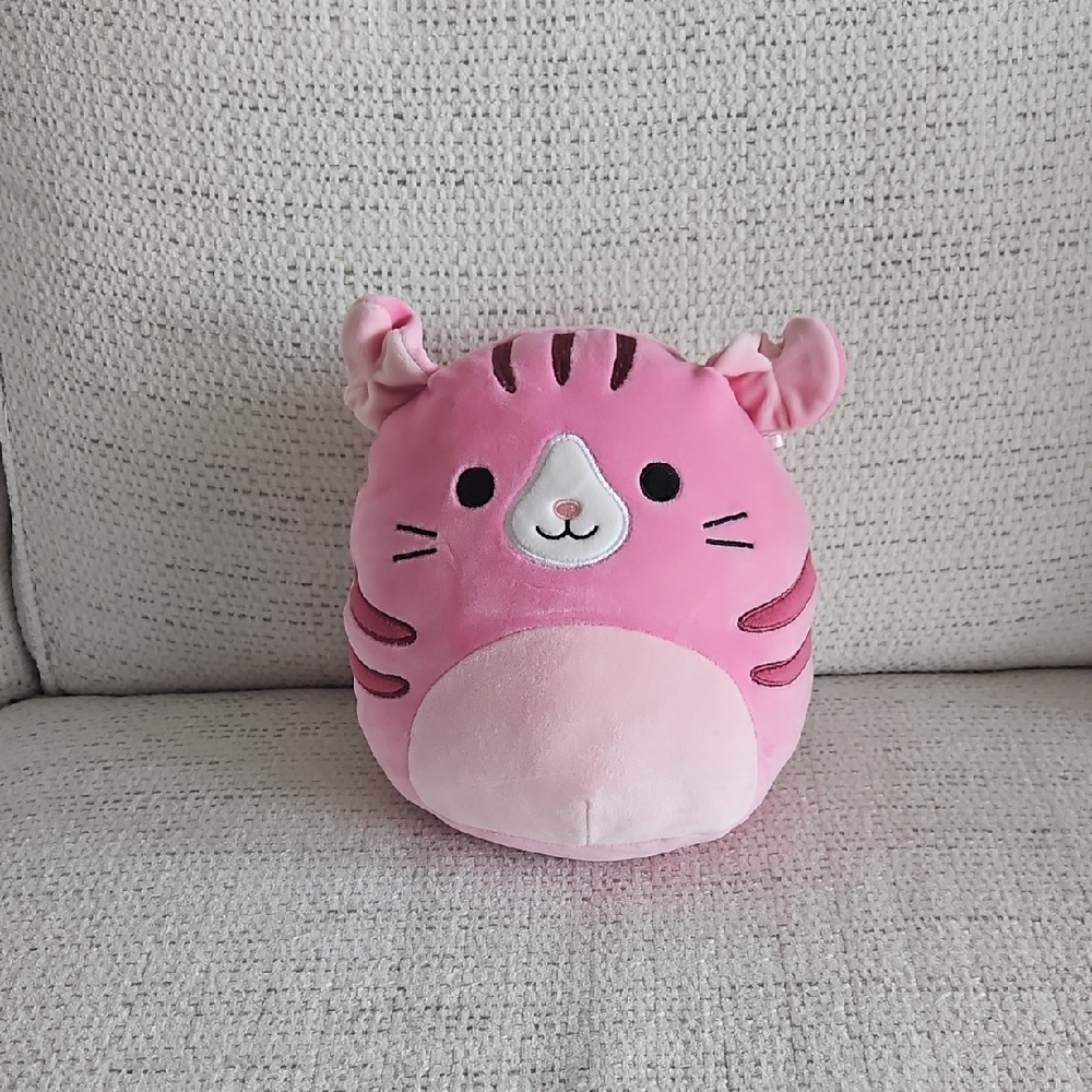 Squishmallows 8-inch Geraldine The Pink Cat